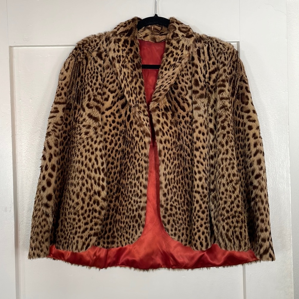 Vintage Fur Leopard-like Cropped Cape w/ Red Interior